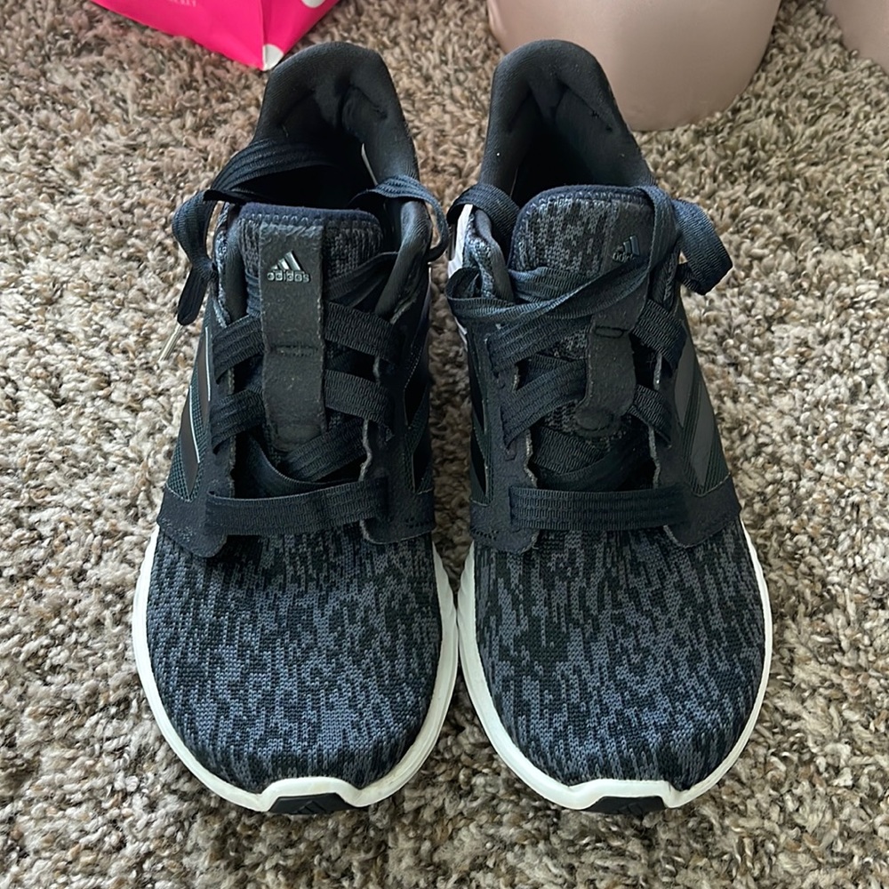 Black adidas bounce